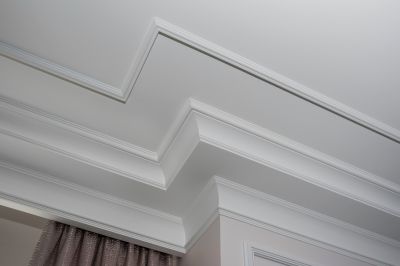 Elegant Crown Moldings in Living Rooms